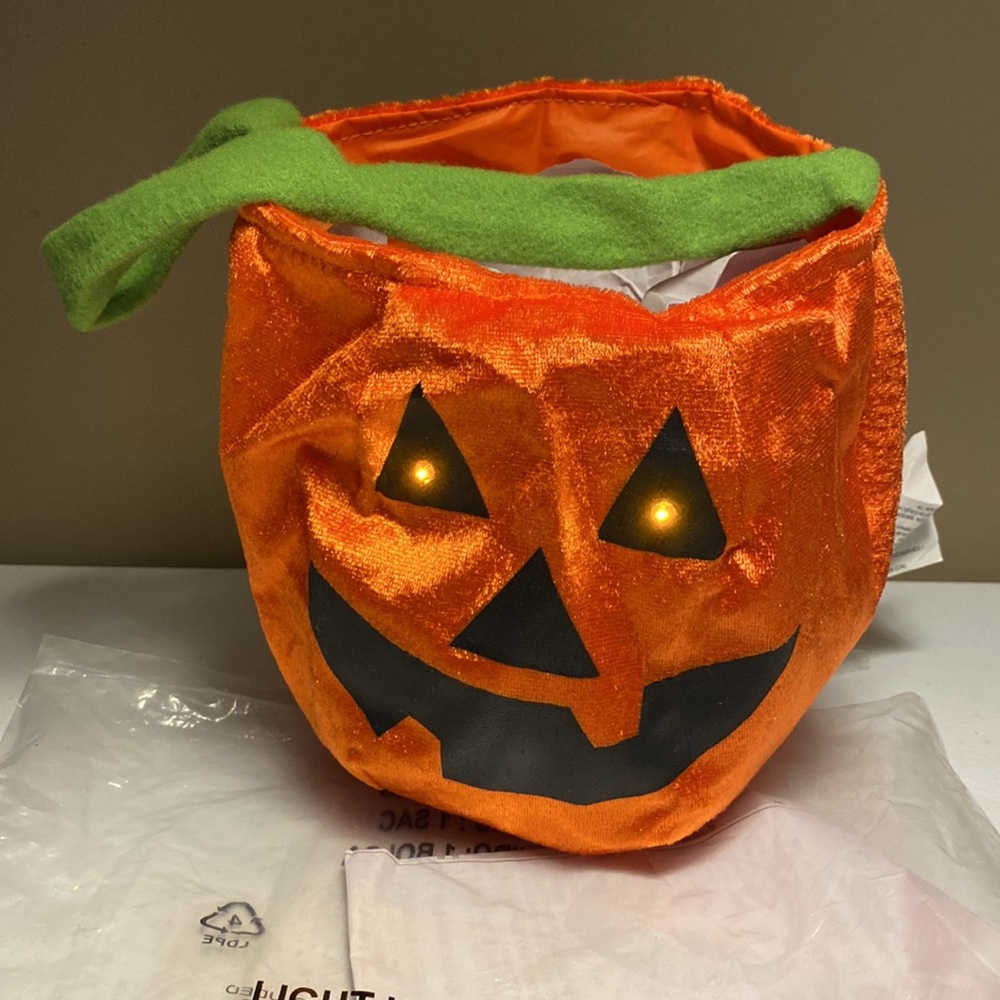 Avon 2013 Light up Pumpkin Bags Set of 2